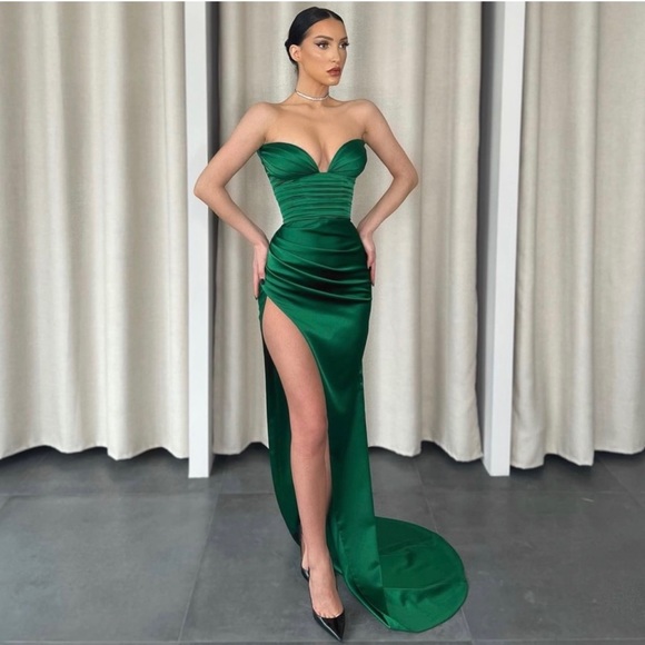 Lia Stublla gown @liastublla - Picture 1 of 5